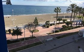 Piso Frente Al Mar Primera Linea De Playa En Malaga Con Parking Gratuito